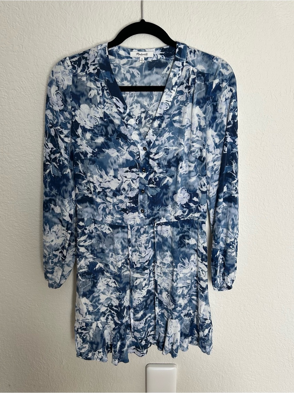 Madewell Blue and White Floral V-Neck Shirt